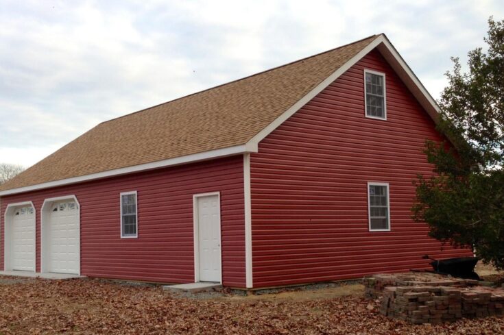 Garage with Vinyl Siding and Shingle Roof in Vincentown, NJ